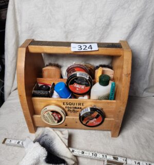 b324- shoe polish set