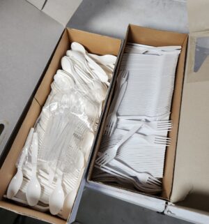 b328- plastic flatware - Image 3