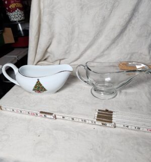 b351- gravy boats