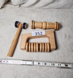 b352- massagers