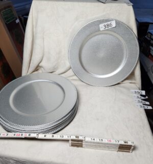b386- Plate Chargers