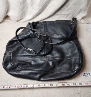 b421- Authentic Coach leather purse