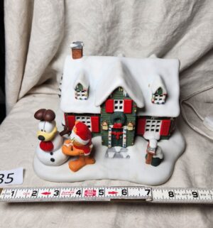b435- Danbury Mint Christmas at Garfields lighted village figurine