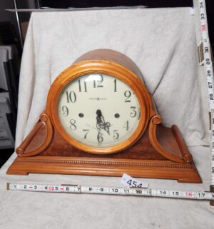 b454- Howard Miller Hadley Mantel Clock