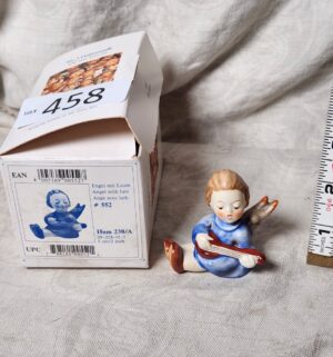 b458- Angel with lute Hummel