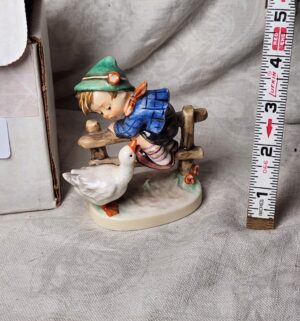 b467- Barnyard Hero. Hummel