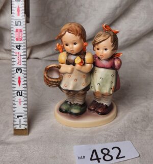 b482- Daddys Girls. Hummel