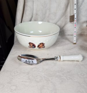 b493- M.J. Hummel Hostess Collection serving bowl and spoon set