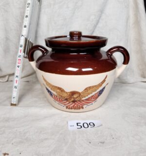 b509- McCoy Spirit of 76 bean pot w/ lid