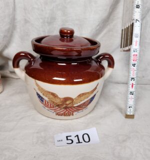b510- McCoy Spirit of 76 bean pot w/ lid