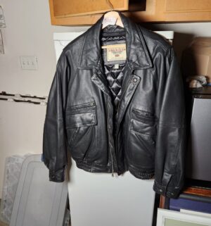 b512- Vintage Genuine leather jacket. Size medium