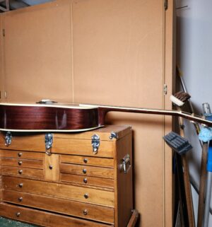 b514- Yamaha FD02 Acoustic Guitar w/ Leather case - Image 8