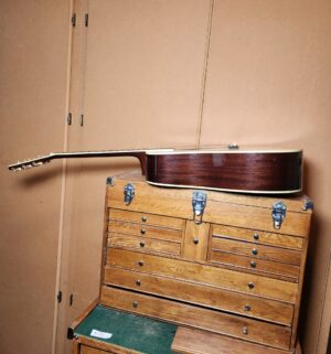 b514- Yamaha FD02 Acoustic Guitar w/ Leather case - Image 9