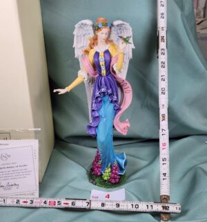 d4- Lenox Angel of Glory annual figurine 2010 edition