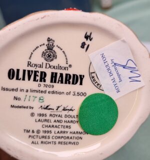d36- Oliver Hardy D7009 Royal Doulton - Image 3