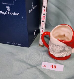d40- Santa Claus D6705 1983 Royal Doulton - Image 2