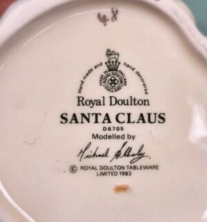 d40- Santa Claus D6705 1983 Royal Doulton - Image 3