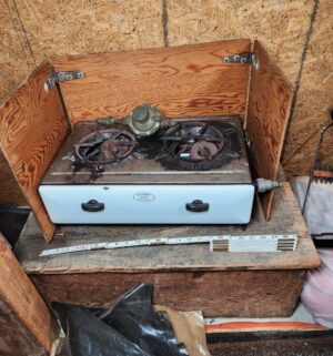 c1- antique portable camp stove by caloric NO 18 w/ wooden crate