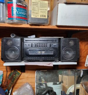 c3- vintage sanyo stereo w/ cassettes w/ extra speakers