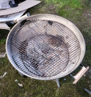 c6- large weber charcoal bbq - Image 3