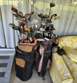 c22- collection of vintage golf clubs