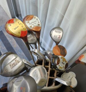 c22- collection of vintage golf clubs - Image 4