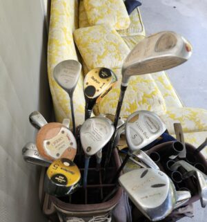 c22- collection of vintage golf clubs - Image 5