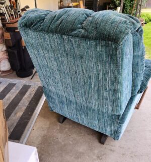 c23- retro working recliner. Very good shape. Moved to covered patio 12/1/25 - Image 3