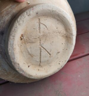 c30- mid century pottery vase signed by R - Image 4