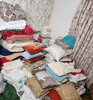 c38- HUGE collection bedding for queen/full. Pillows. Table linen and more - Image 1