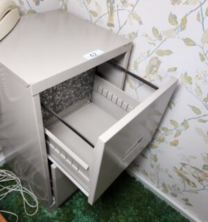 c42- letter size file cabinet - Image 2
