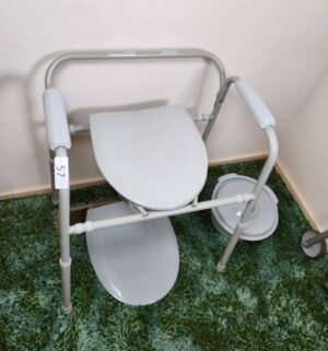 c57- bedside commode - Image 2