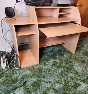 c60- very nice computer desk. Good quality - Image 2