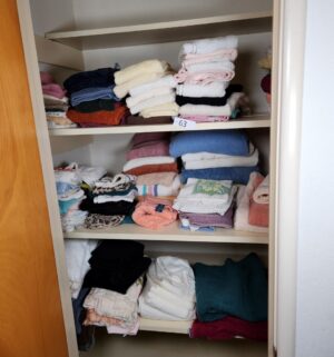 c63- towels in closet - Image 1