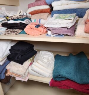 c63- towels in closet - Image 2