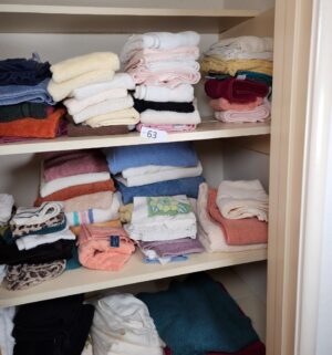 c63- towels in closet - Image 3