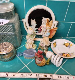 c66- misc items in bathroom - Image 2