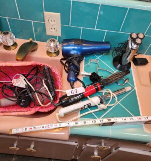 c67- hair care products from bathroom - Image 1