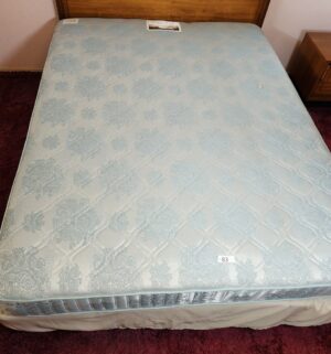 c83- Vintage Queen super beautyrest extra firm mattress & boxspring only. NO frame, no headboard - Image 1