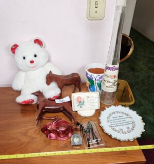 c86- misc items on dresser - Image 1