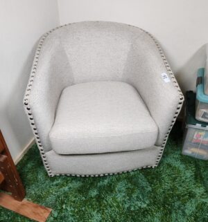 c91- Fashion Furniture swivel chair. Great shape - Image 1