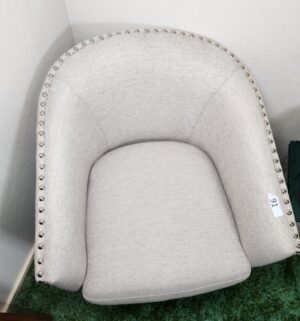 c91- Fashion Furniture swivel chair. Great shape - Image 2