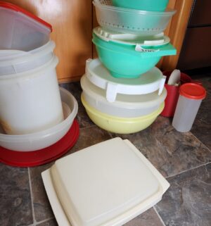 c100- vintage tupperware collection - Image 2