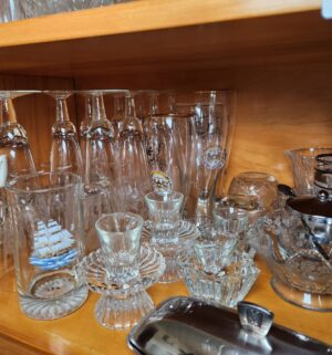 c104- glassware, crystal in cabinet - Image 4