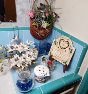 c114- misc items in bathroom - Image 1