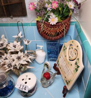c114- misc items in bathroom - Image 2