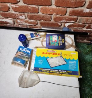 c117- large fish tank, recently drained, includes accessories, plastic tank - Image 2
