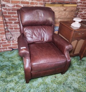 c119- leather recliner. Very good shape - Image 1