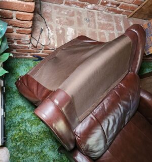 c119- leather recliner. Very good shape - Image 5