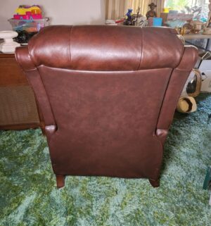 c119- leather recliner. Very good shape - Image 6